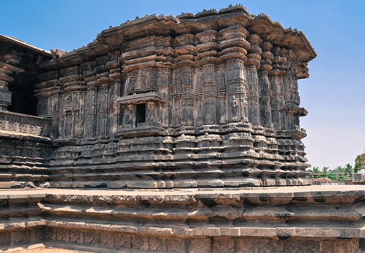 Visit 1000 Pillars temple in warangal